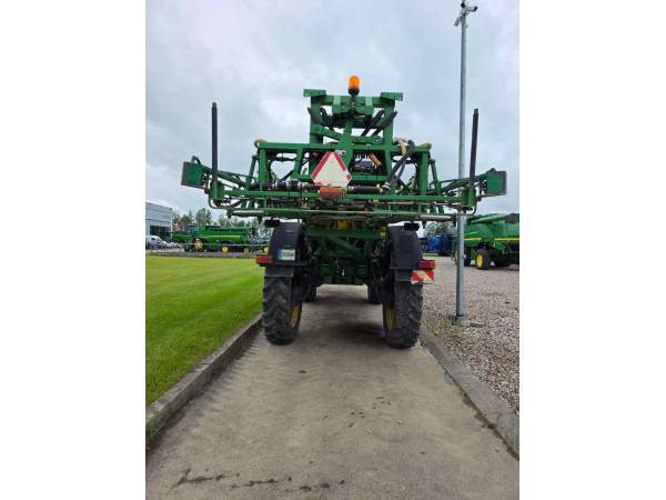 Самохідний обприскувач John Deere R4040i (2015)