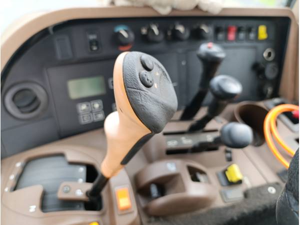 Трактор John Deere 7820 (2005)
