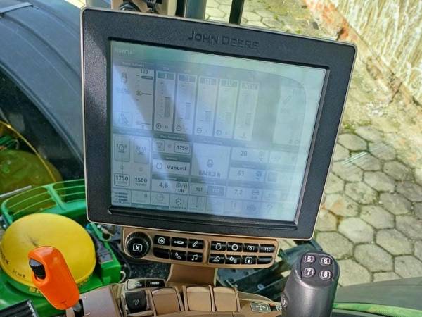 Трактор John Deere 7270R (2015)