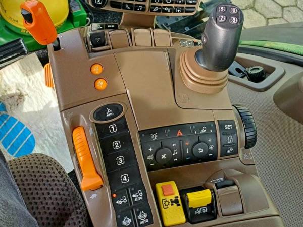 Трактор John Deere 7270R (2015)
