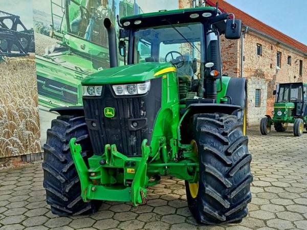 Трактор John Deere 7270R (2015)
