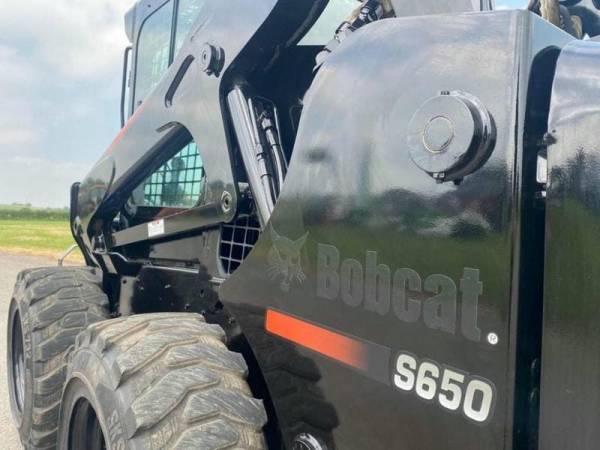 Мини-погрузчик Bobcat Bobcat S650 (2010)