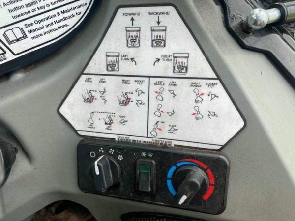 Мини-погрузчик Bobcat Bobcat S650 (2010)