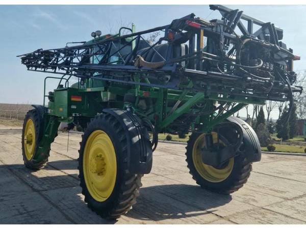 Самохідний обприскувач John Deere 4710 (2004)