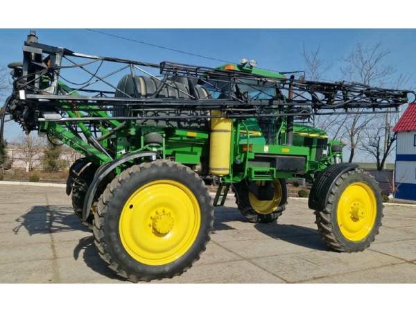 Самохідний обприскувач John Deere 4710 (2004)
