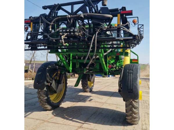 Самохідний обприскувач John Deere 4710 (2004)