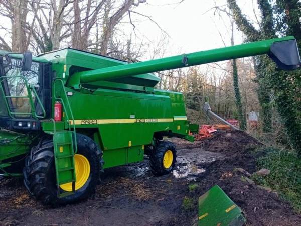 Комбайн John Deere 2264 (2000)