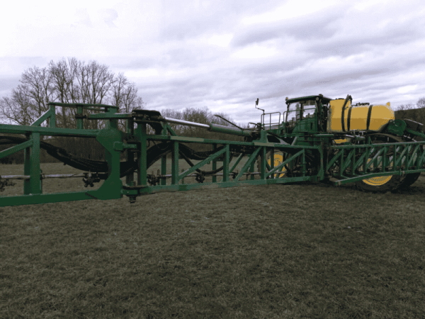 Самоходный опрыскиватель John Deere r4040i (2016)