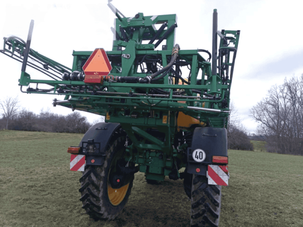 Самоходный опрыскиватель John Deere r4040i (2016)