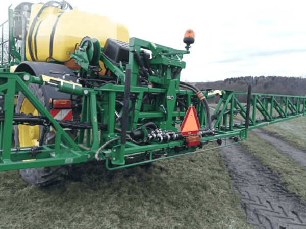 Самоходный опрыскиватель John Deere r4040i (2016)