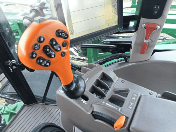 Самоходный опрыскиватель John Deere r4040i (2016)