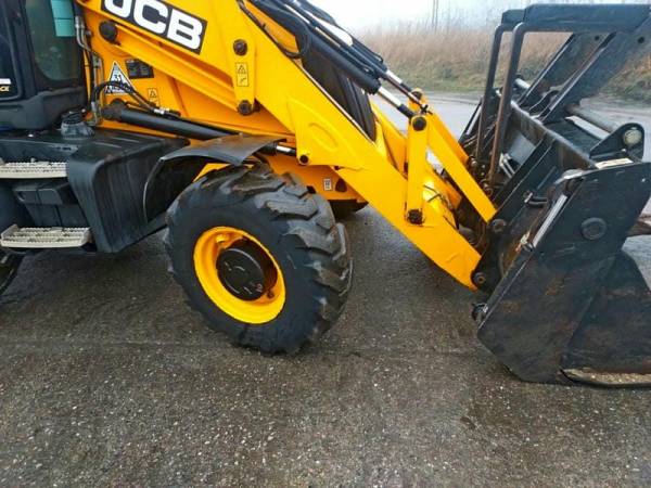Екскаватор-навантажувач JCB 3CX (2018)