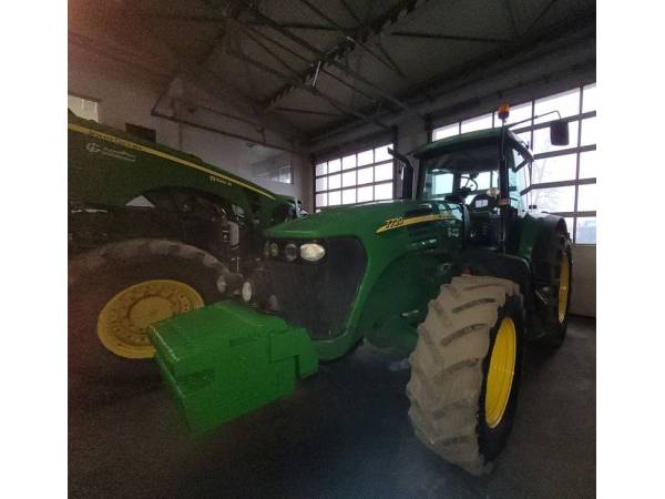 Трактор John Deere 7720 (2005)