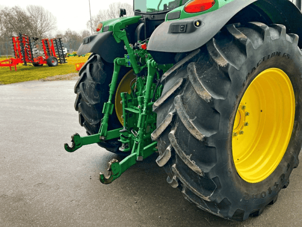 Трактор John Deere 6150R (2012)