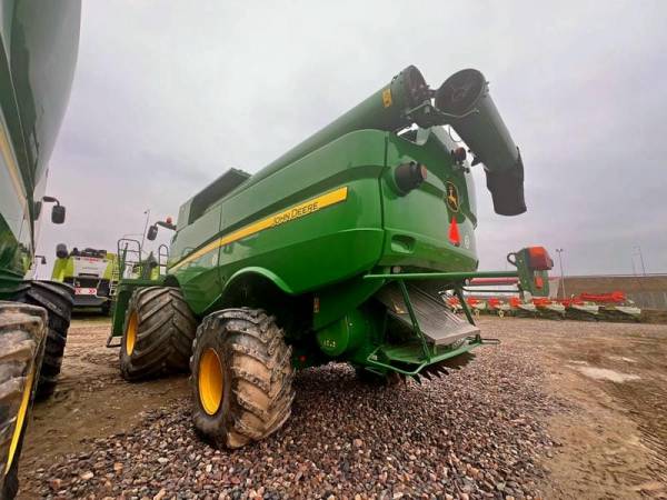 Комбайн John Deere S680 (2012)