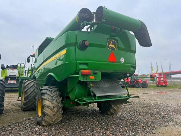 Комбайн John Deere S680 (2012)