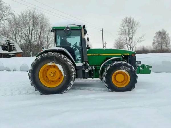 Трактор John Deere 8300 (2000)