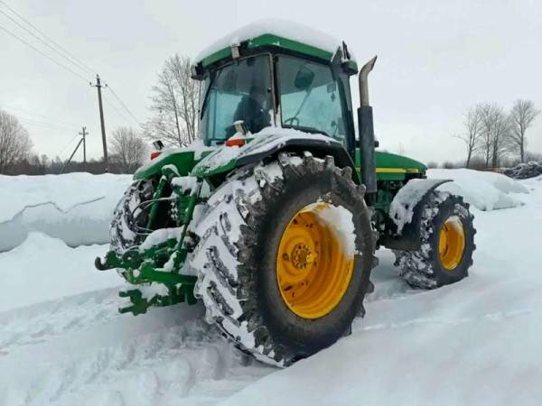 Трактор John Deere 8300 (2000)