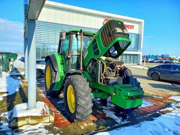 Трактор John Deere 6630 (2008)