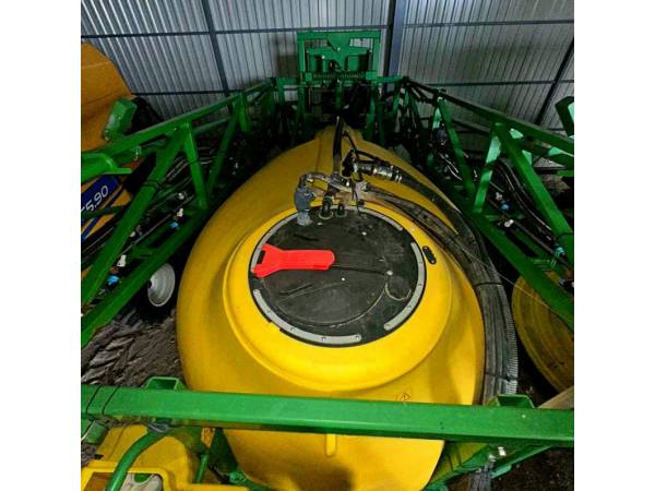 Причіпний обприскувач John Deere 740i (2012)