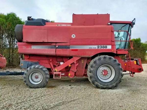 Комбайн Case IH 2388 (2001)