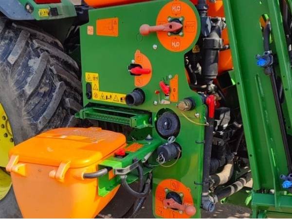Навесной опрыскиватель Amazone UF 1501 (2017)