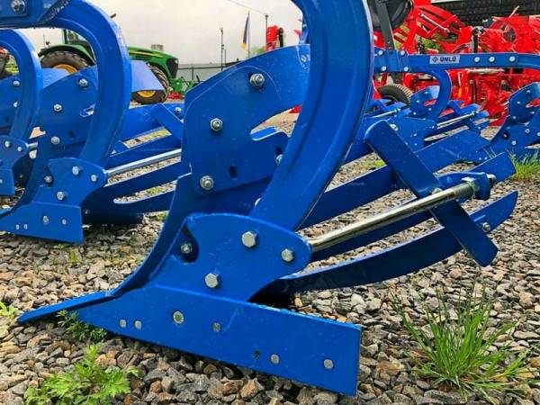 Плуг ексцентричний UNLU 3 КОРПУСА 14” пір'євий відвал