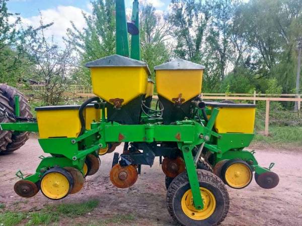Селяка пневматична  John Deere 7200
