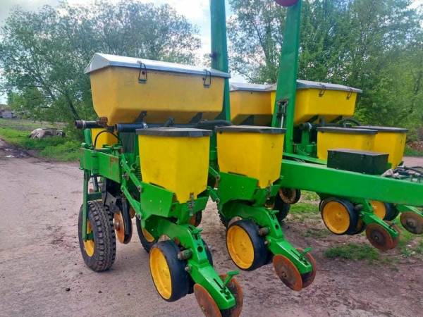 Селяка пневматична  John Deere 7200