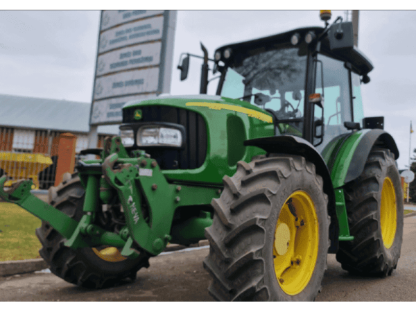 Трактор John Deere 5820 (2007)
