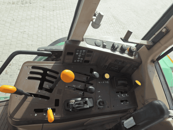 Трактор John Deere 6610 (2001)