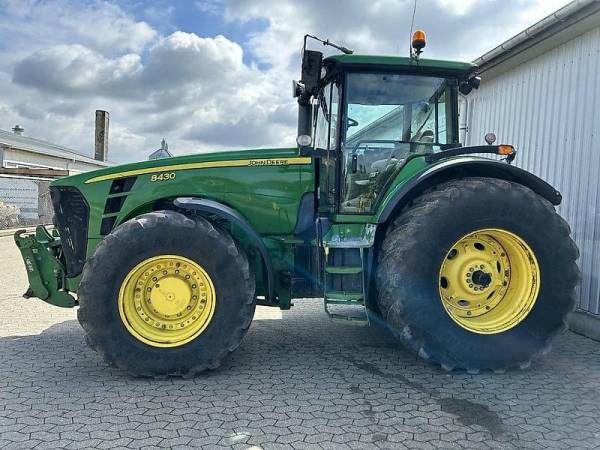 Трактор John Deere 8430 (2007)
