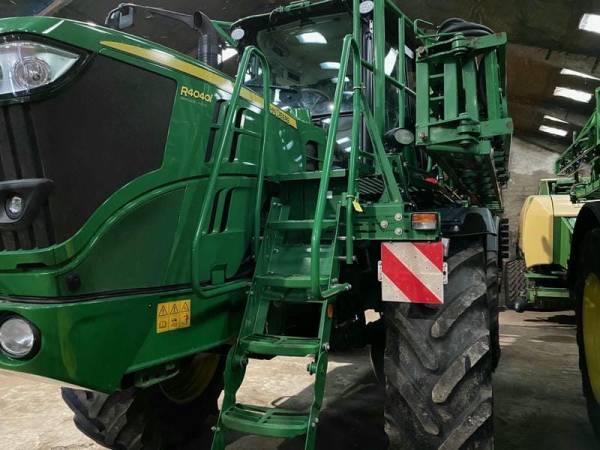 Самоходный опрыскиватель John Deere r4040i (2018)