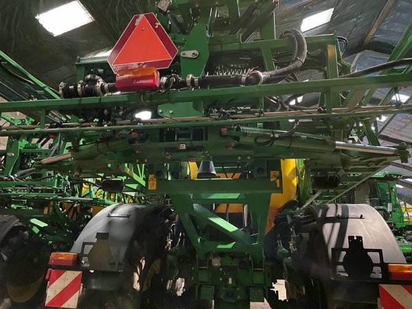 Самоходный опрыскиватель John Deere r4040i (2018)
