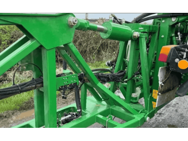 Самоходный опрыскиватель John Deere r4040i (2018)