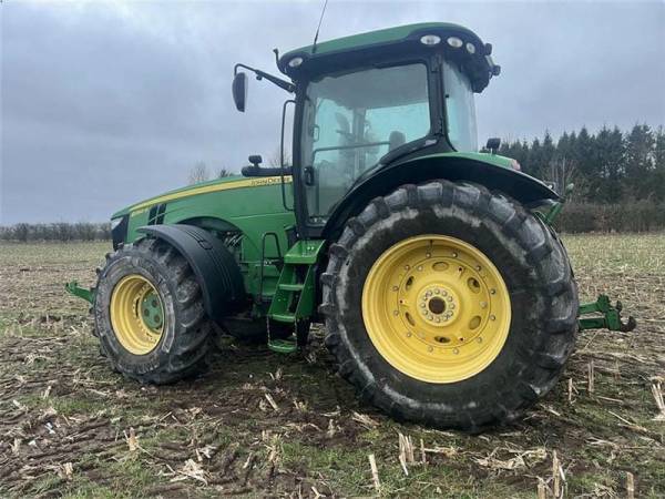 Трактор John Deere 8260 R (2013)