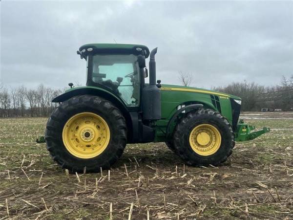 Трактор John Deere 8260 R (2013)