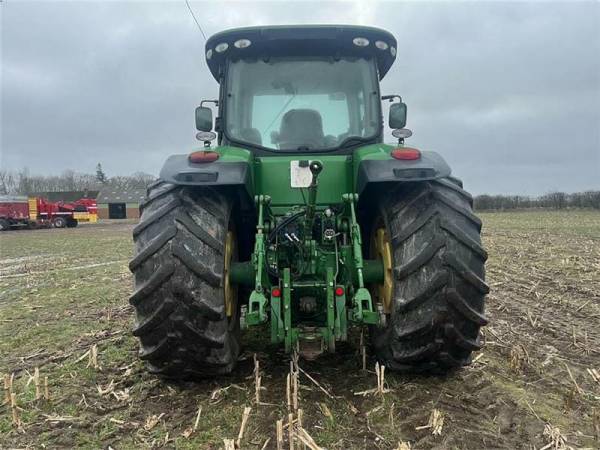 Трактор John Deere 8260 R (2013)