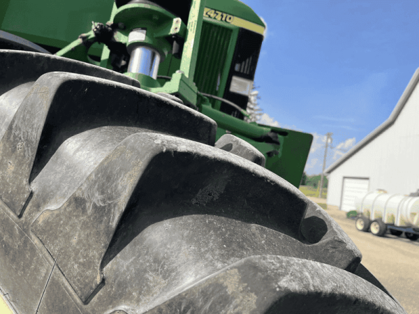 Самохідний обприскувач John Deere 4710 (2004)