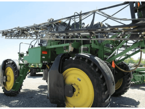Самоходный опрыскиватель John Deere 4710 (2004)