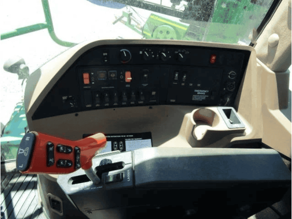 Самоходный опрыскиватель John Deere 4710 (2004)