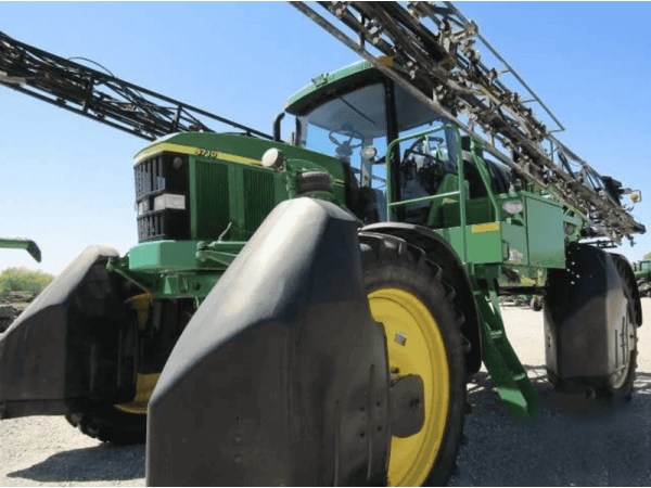 Самоходный опрыскиватель John Deere 4710 (2004)