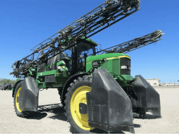 Самоходный опрыскиватель John Deere 4710 (2004)