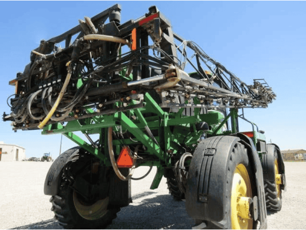 Самоходный опрыскиватель John Deere 4710 (2004)