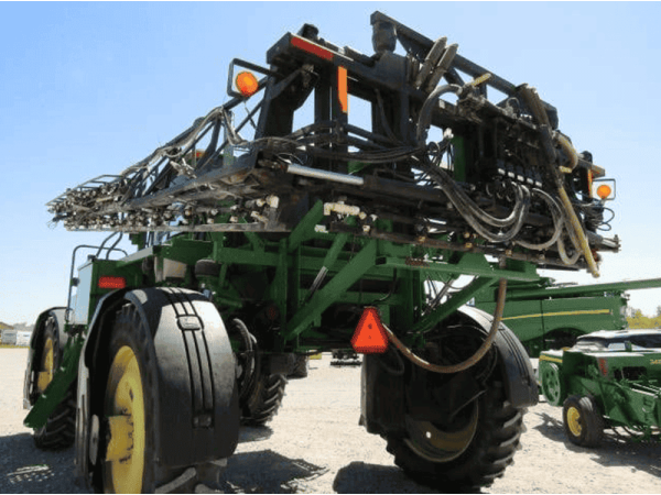 Самоходный опрыскиватель John Deere 4710 (2004)