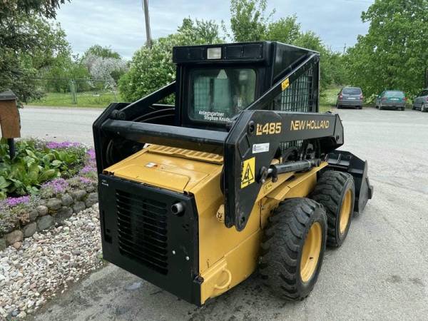 Мини-погрузчик New Holland LX485