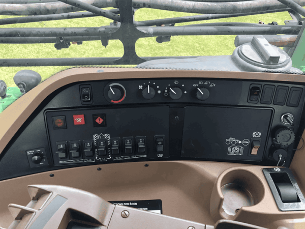 Самохідний обприскувач John Deere 4730 (2009)