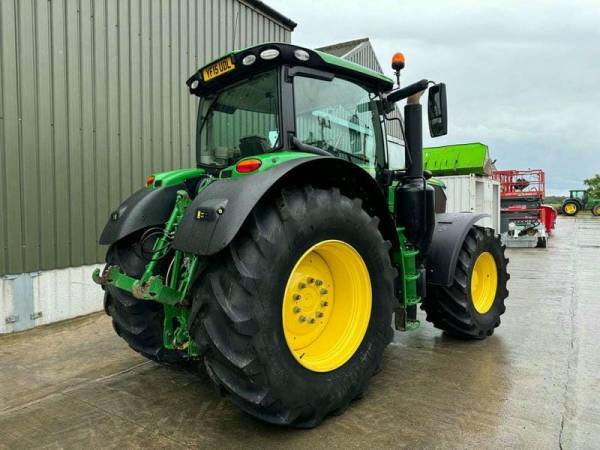 Трактор John Deere 6215R (2015)