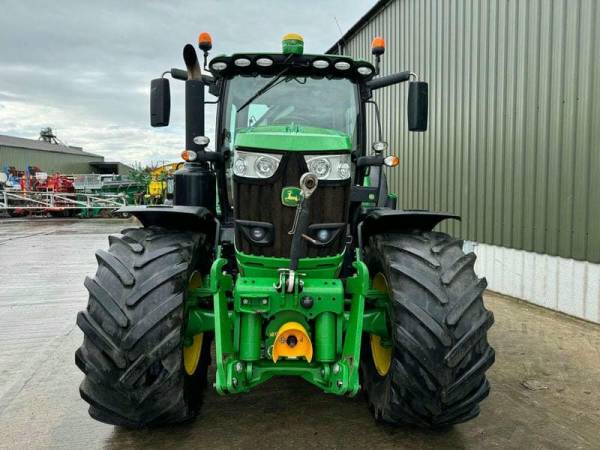 Трактор John Deere 6215R (2015)