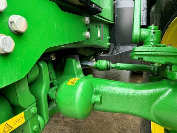 Трактор John Deere 6215R (2015)